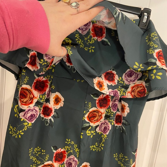 Off the Shoulder Floral Romper - Picture 9 of 10